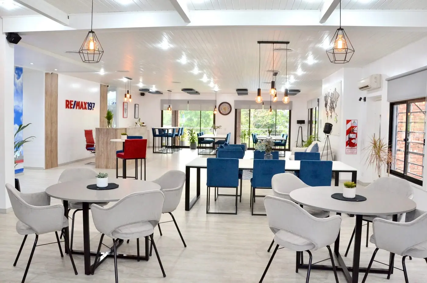 Equipo y oficina RE/MAX 197